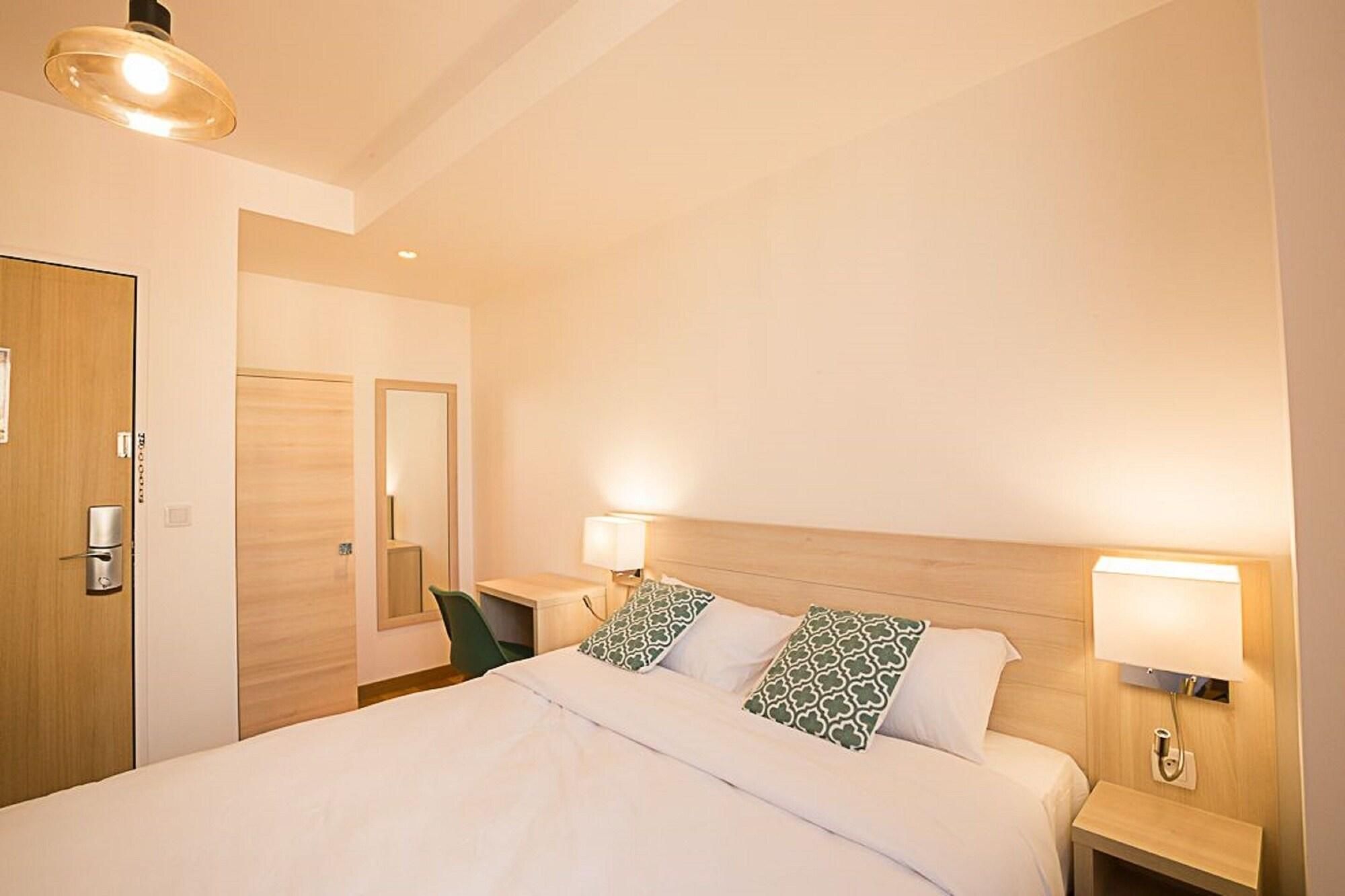 HOTEL AMBASSADEUR 1
