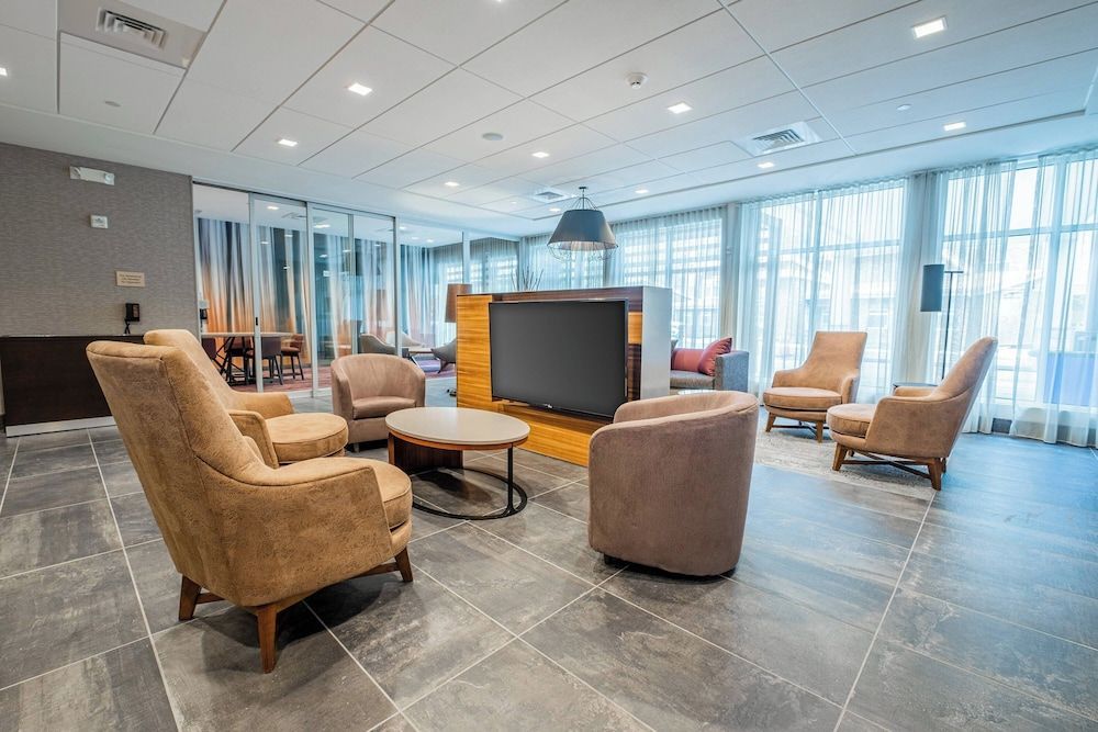 Courtyard by Marriott Toledo West 2