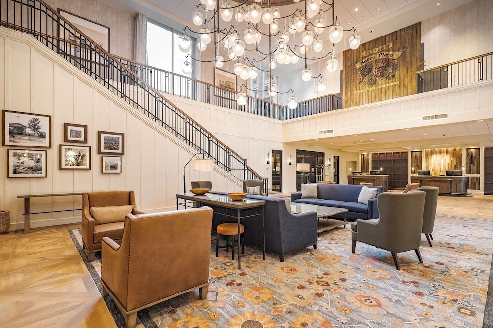 Knott's Hotel 1
