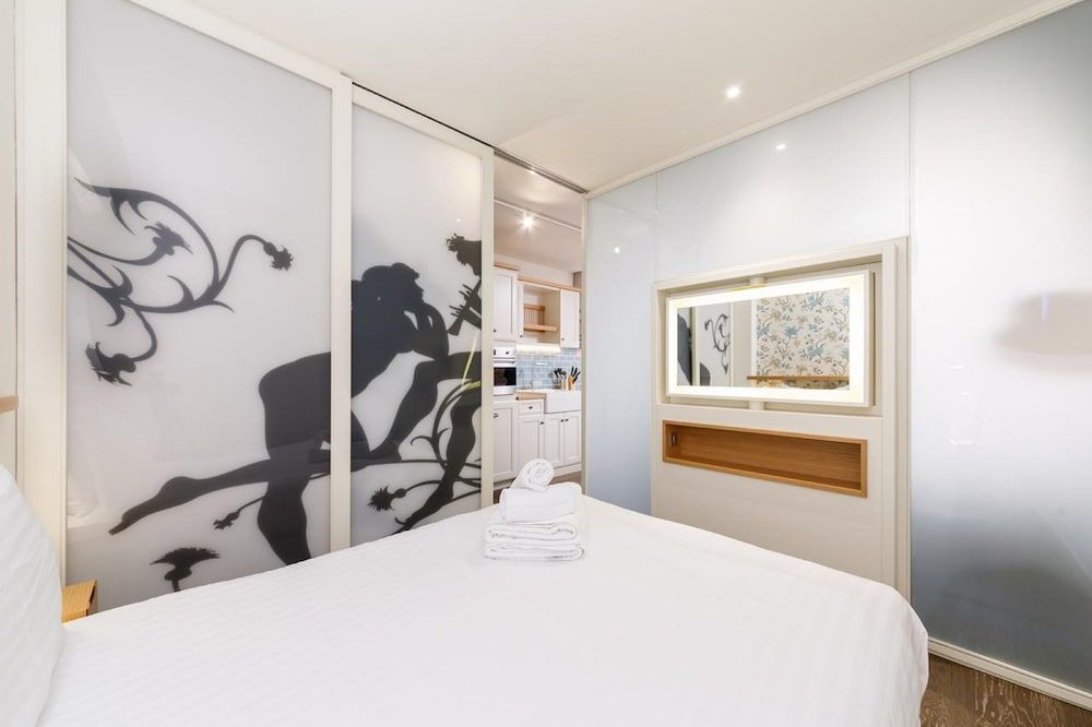 London Bridge Boutique Apartments by Viridian Apartments 2