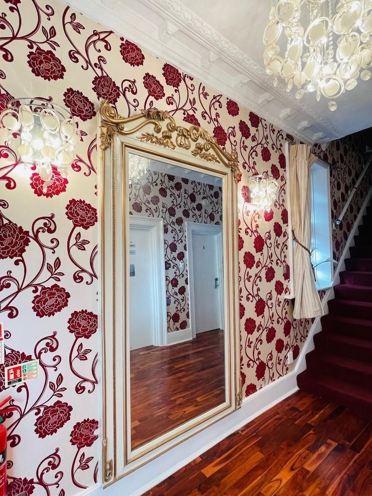 Crompton Guest House 2