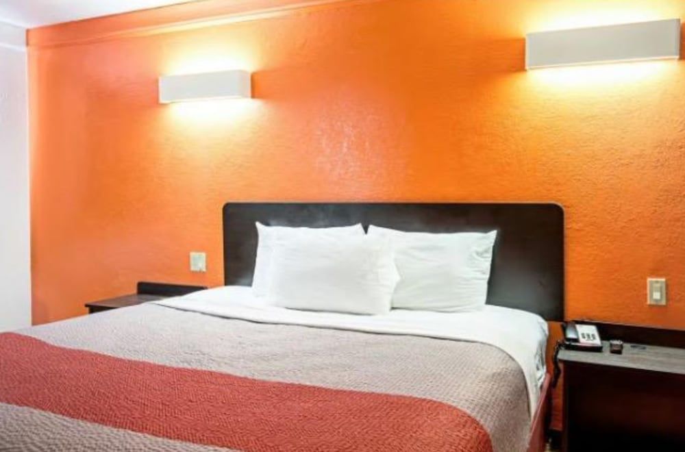 Days Inn & Suites by Wyndham Texas City - Galveston Area 1