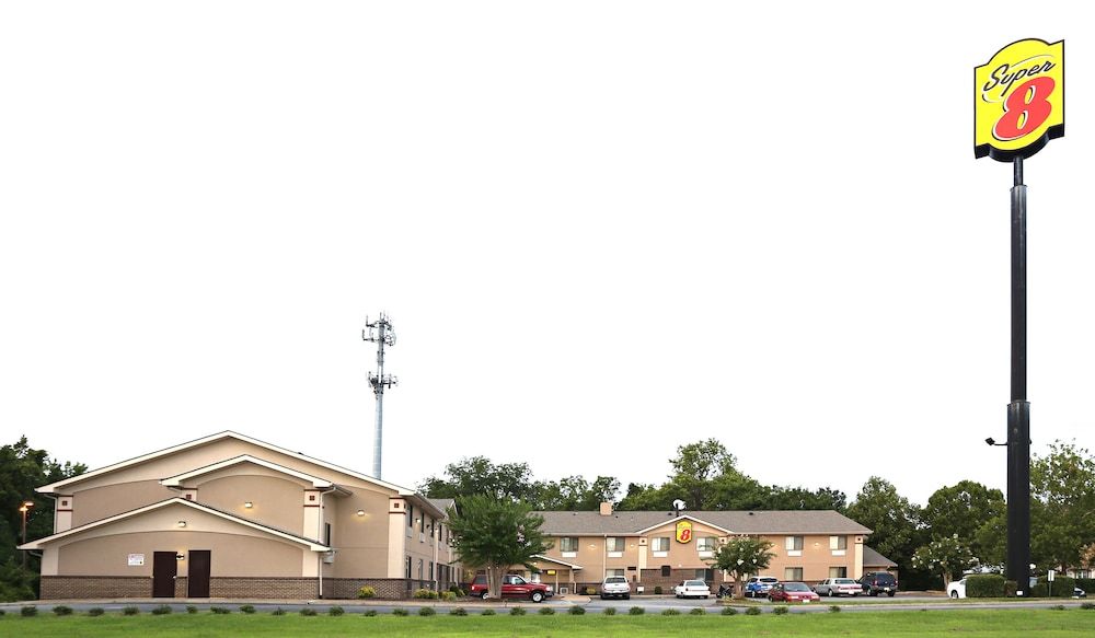 Super 8 by Wyndham Hampton 1