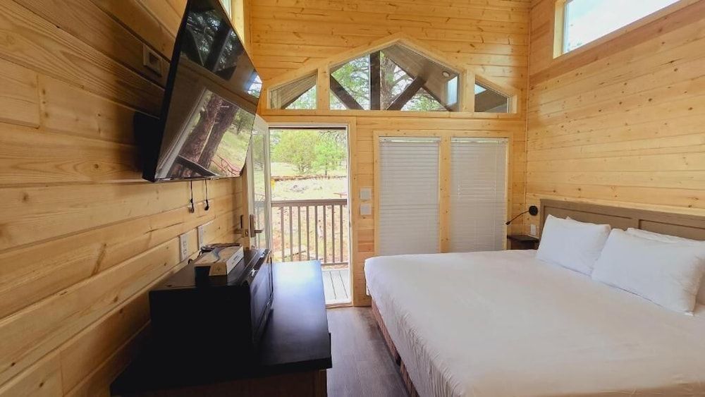 Luxury Cabin with Forest View 6B 1