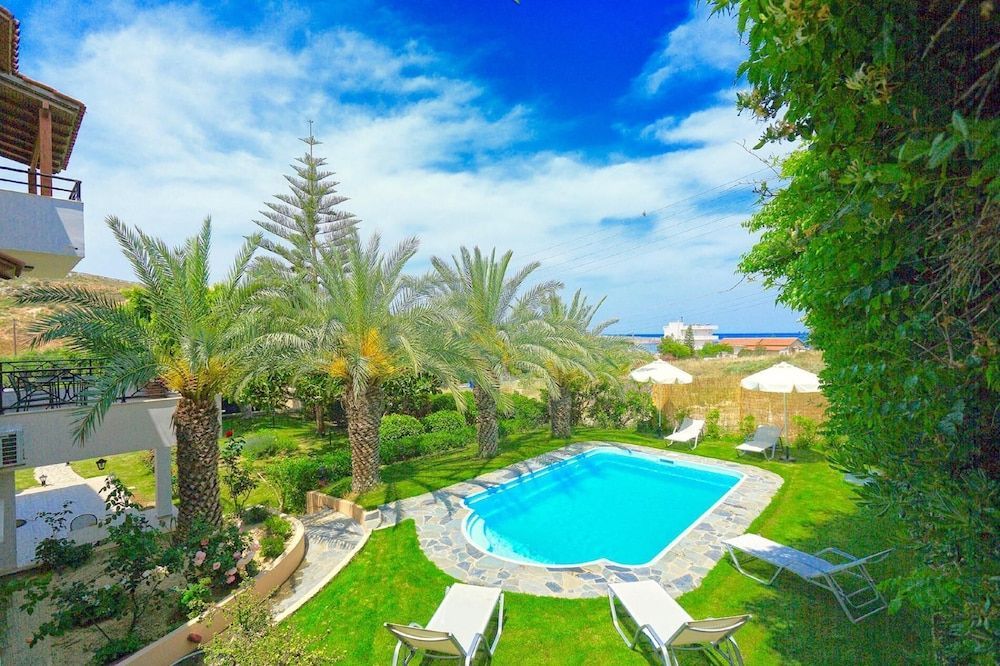 Villa Karteros with private pool 1