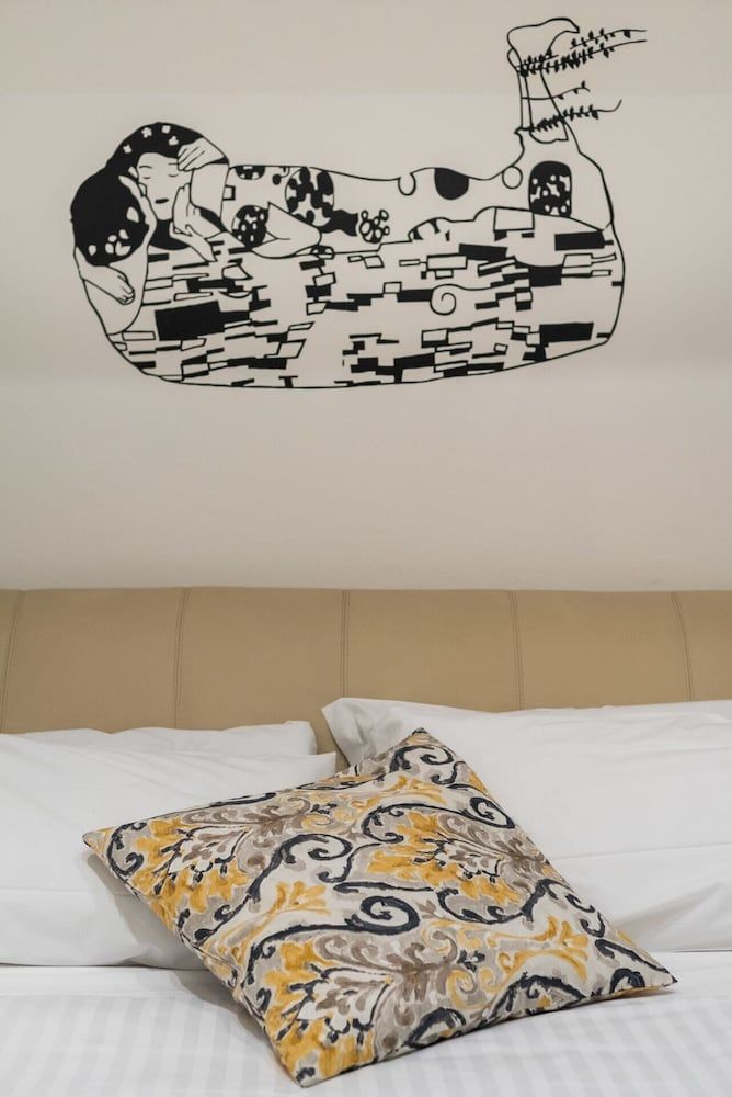 Art Gallery Apartment in Florence 1
