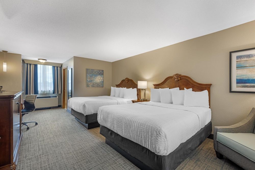 Best Western Plus Dubuque Hotel and Conference Center 1