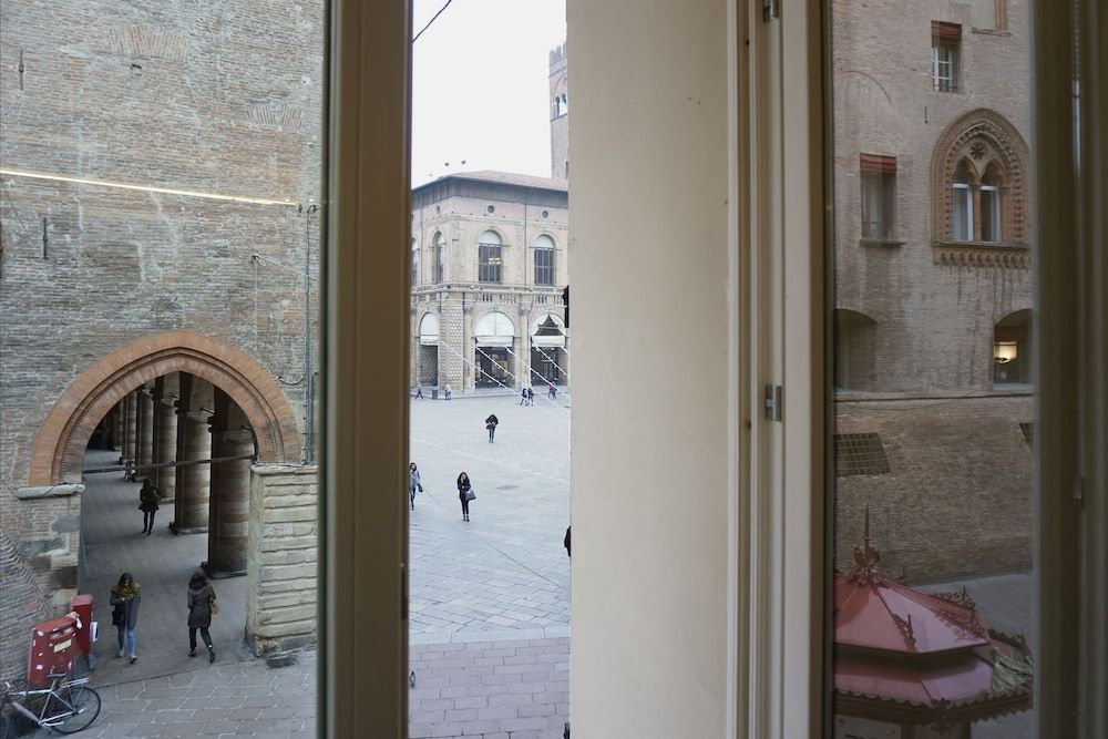 Casa Isolani Guest House Piazza Maggiore 1 1