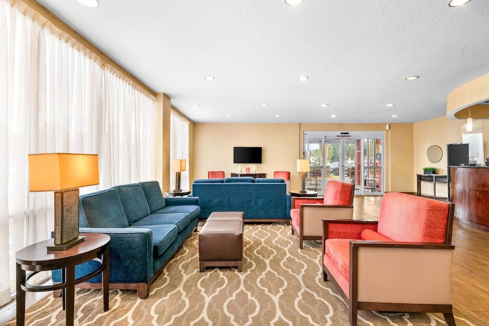 Comfort Suites Orlando Airport 2