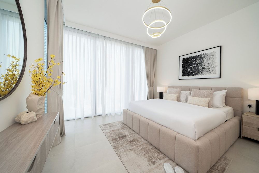 Luxury 1BR LIV Marina Modern Marina View 2