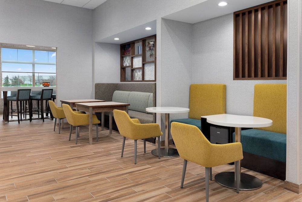 Hampton Inn Saline 2