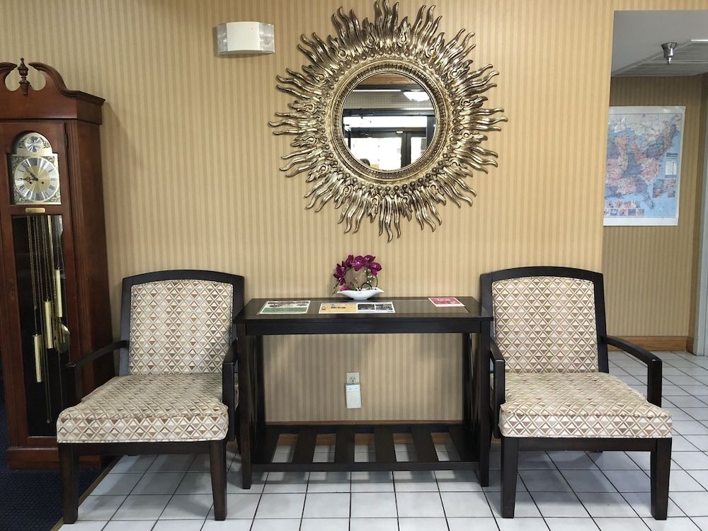 Super 8 by Wyndham Franklin Hwy 31 2
