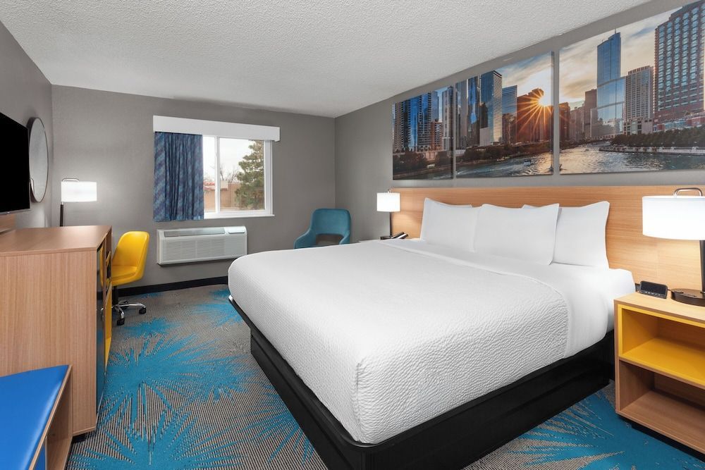 Days Inn by Wyndham Waukegan Great Lakes-Free Breakfast and Naval Base Shuttle 2