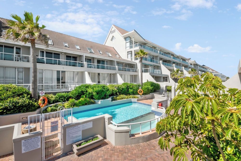 Dolphin Beach E5 1