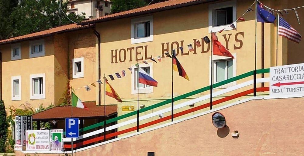 HOTEL HOLIDAYS a Barrea - Natura, Relax e Benessere nel Parco d'Abruzzo 1