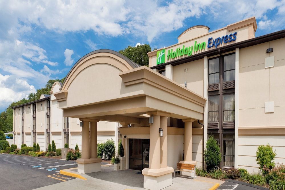 Holiday Inn Express SOUTHINGTON by IHG 1