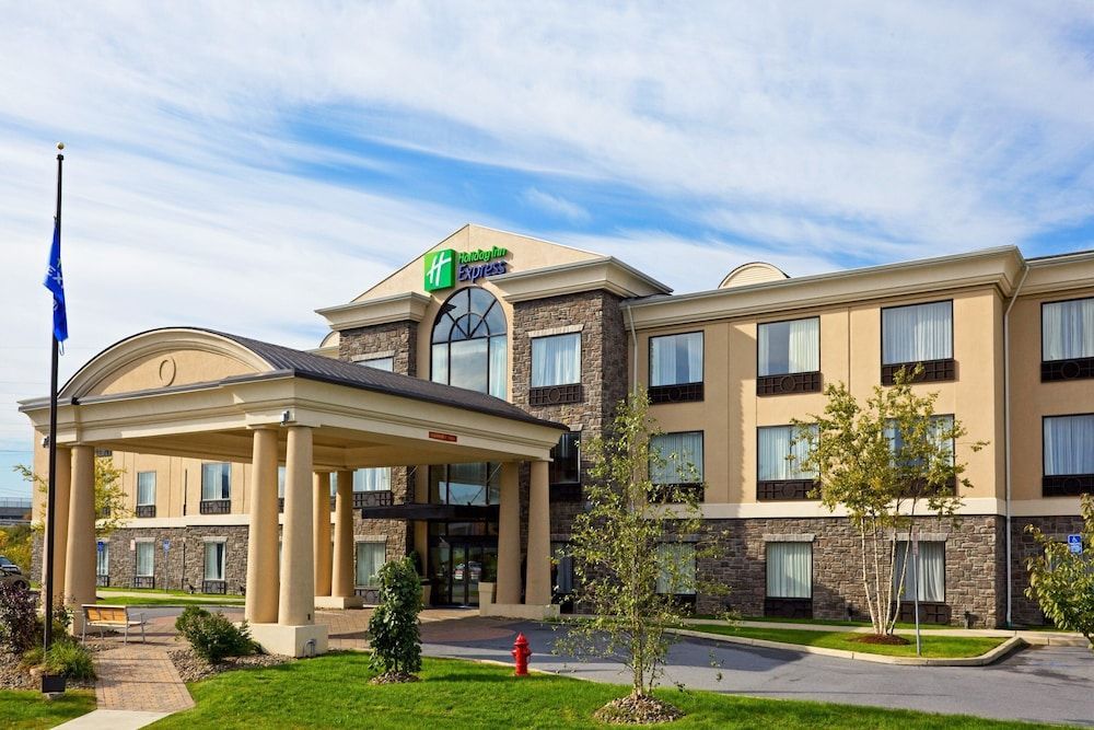 Holiday Inn Express & Suites CHESTER-MONROE-GOSHEN by IHG 1