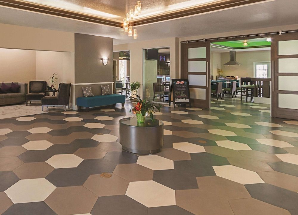 La Quinta Inn & Suite Kingwood Houston IAH Airport 53200 2