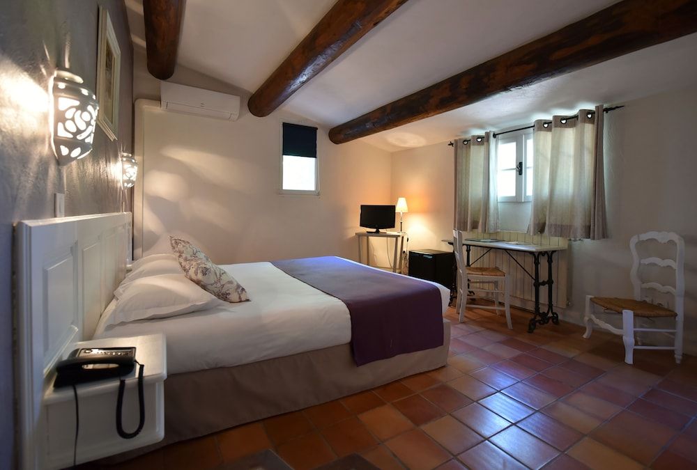 Logis Hotel le Mas De Cure Bourse 1
