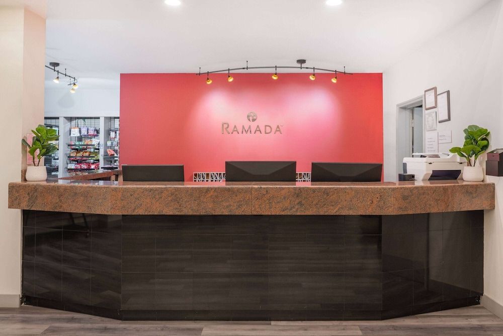 Ramada by Wyndham Bakersfield 2