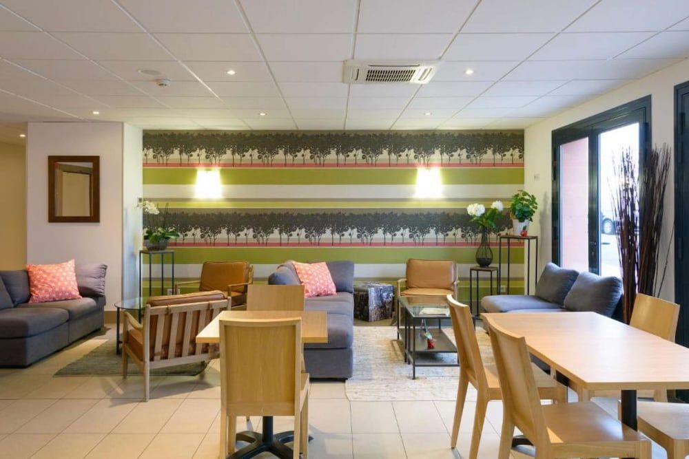 Brit Hotel Reims Croix Blandin 2