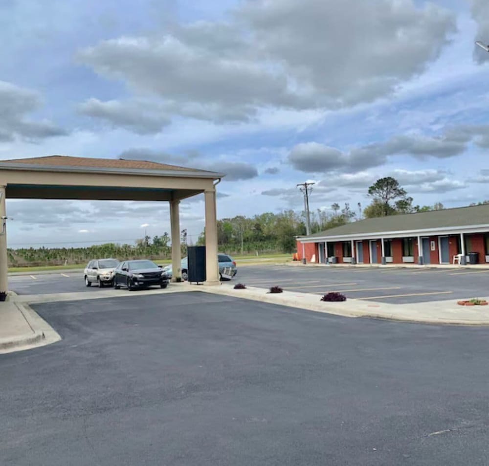 Lake Seminole Inn 1