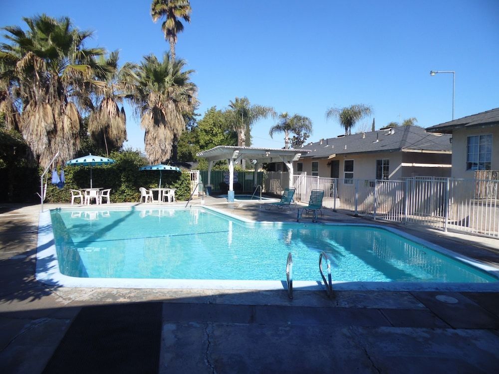 Elsinore Hot Springs & Lodge 1