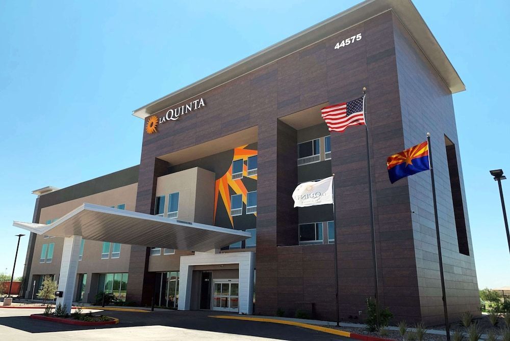 La Quinta Inn & Suites by Wyndham Maricopa Copper Sky 1