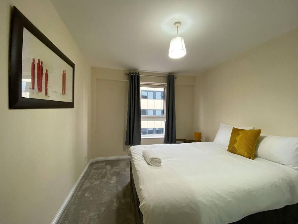 Remarkable 2-bed Apartment in Glasgow 2