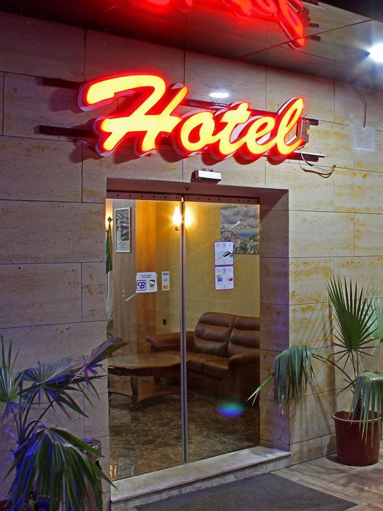 LB Suites Hotel 2