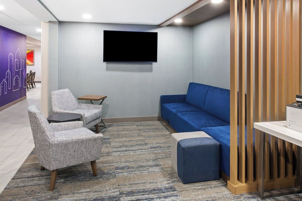 Holiday Inn Express CLEVELAND AIRPORT - BROOK PARK by IHG 2