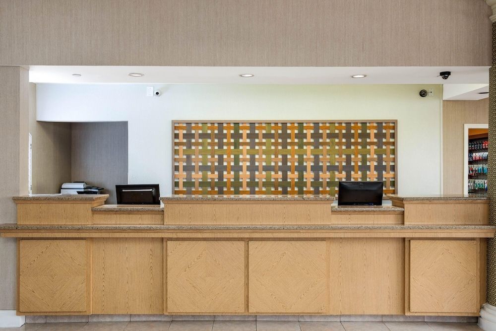La Quinta by Wyndham Haywood Mall-Near Greenville Downtown 1