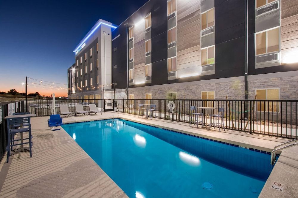 Everhome Suites Yuma East I-8 by Choice Hotels 1