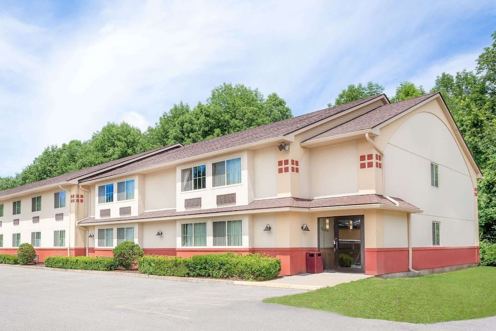 Super 8 by Wyndham Oneonta/Cooperstown 1