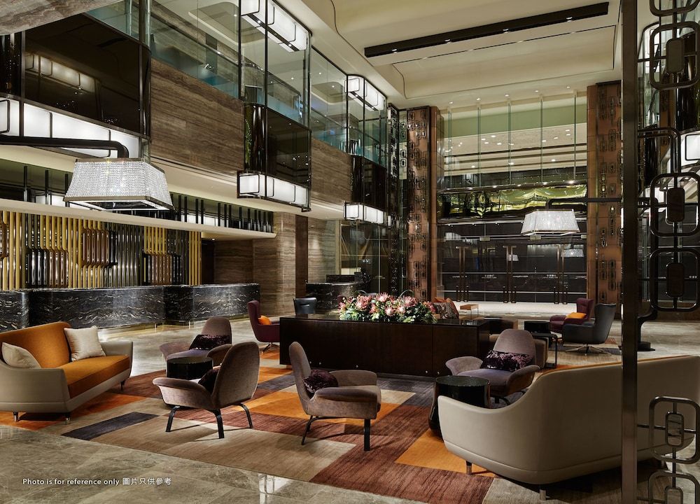Royal Plaza Hotel 2