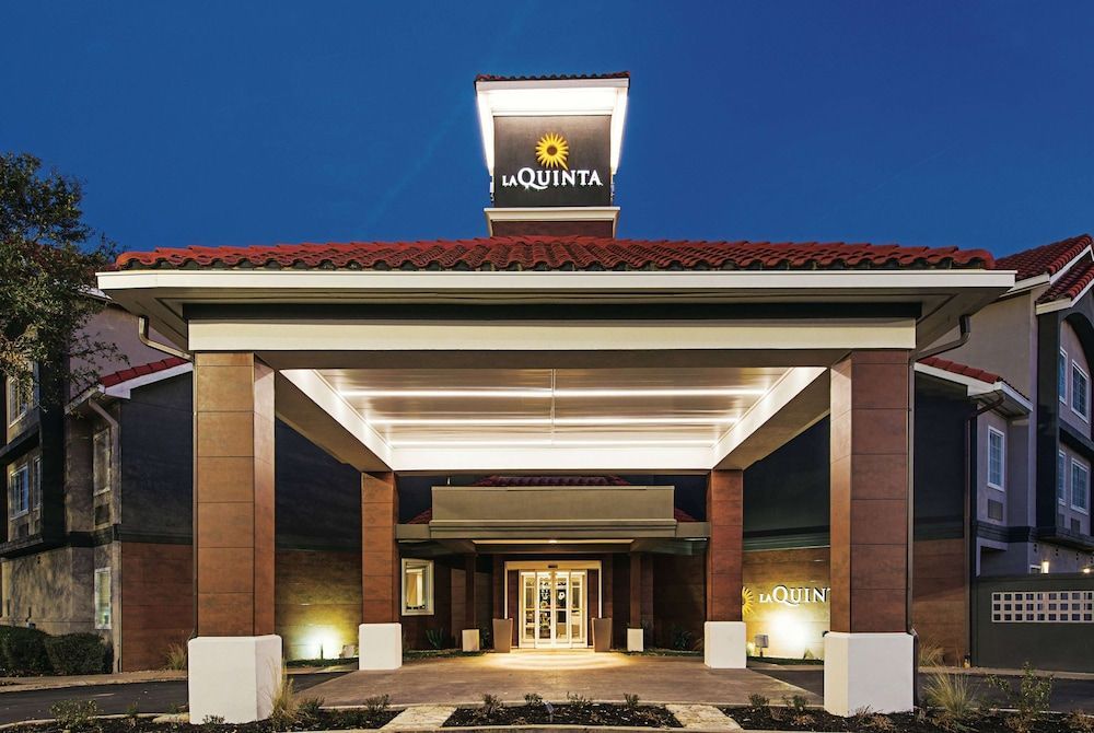 La Quinta Inn & Suites by Wyndham Austin Near The Domain 1