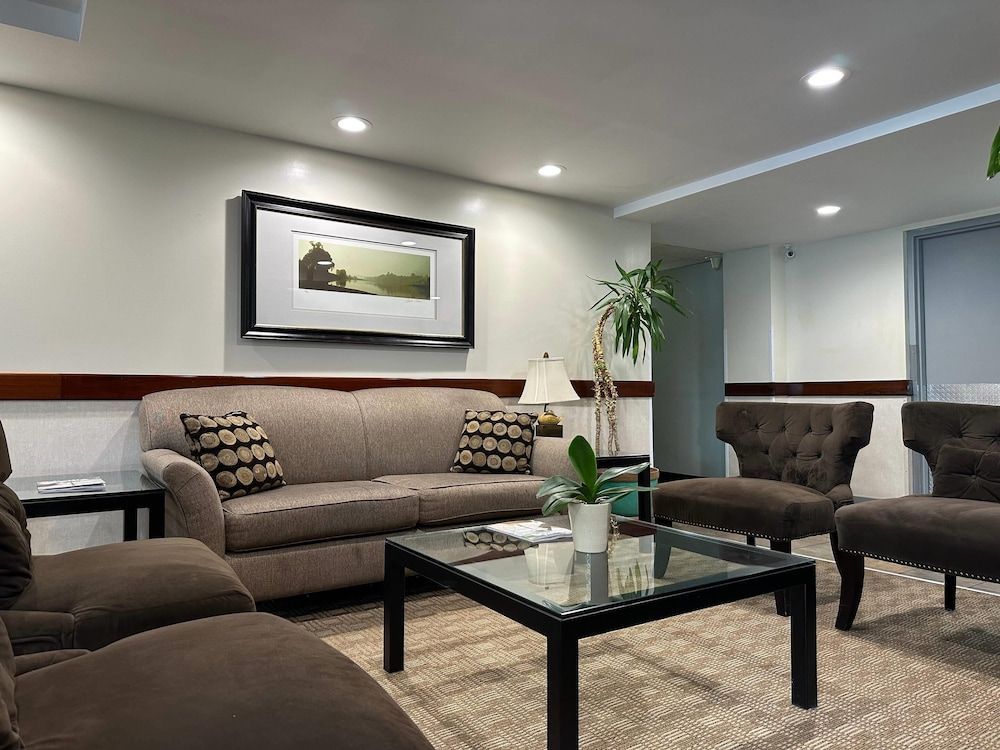 Quality Inn & Suites Everett 2