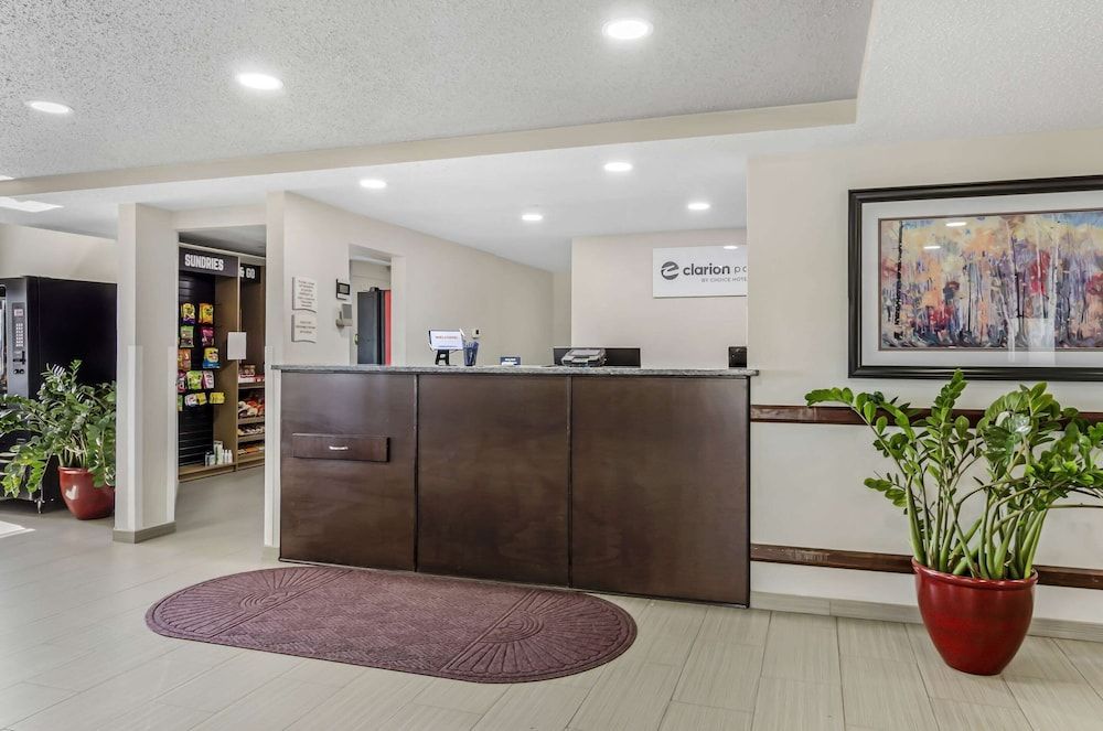 Clarion Pointe Staunton East 2