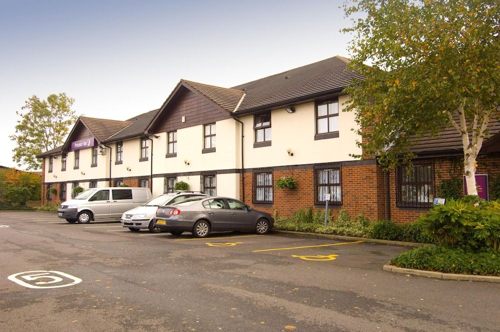 Premier Inn Oldham - Broadway 1