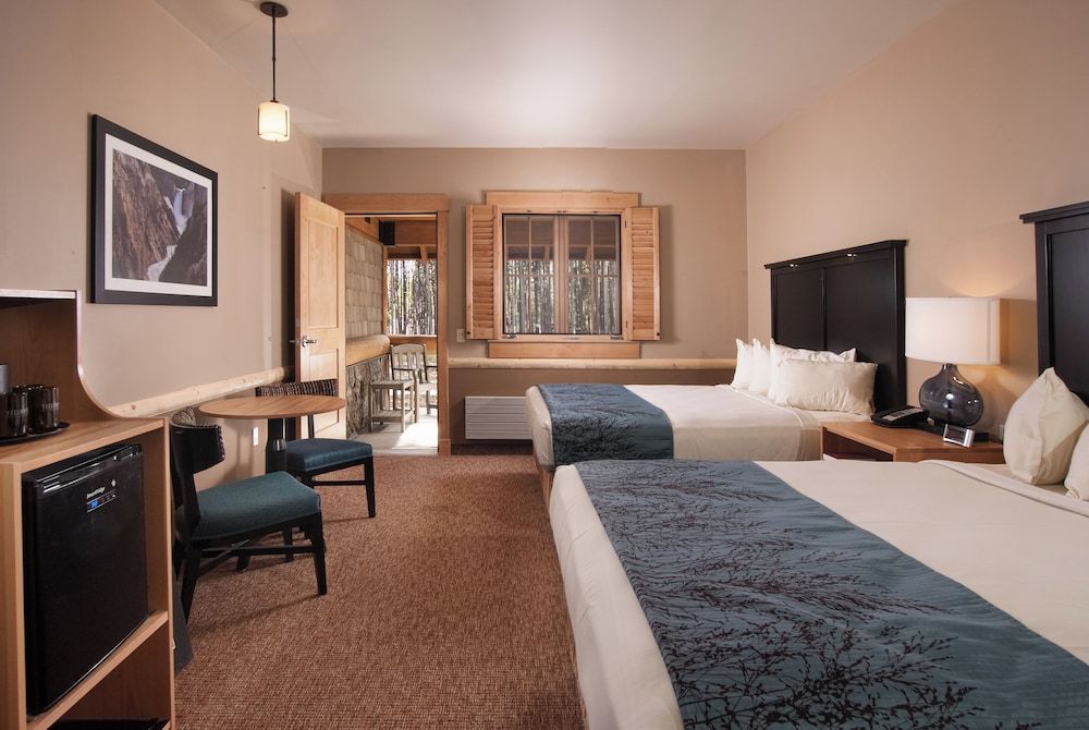 Canyon Lodge & Cabins - Inside the Park 1
