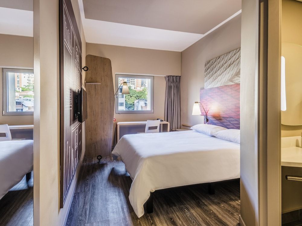 Hotel Ibis Cali Granada 1