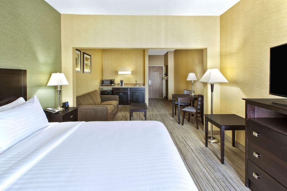 Country Inn & Suites by Radisson, Benton Harbor-St. Joseph, MI 1