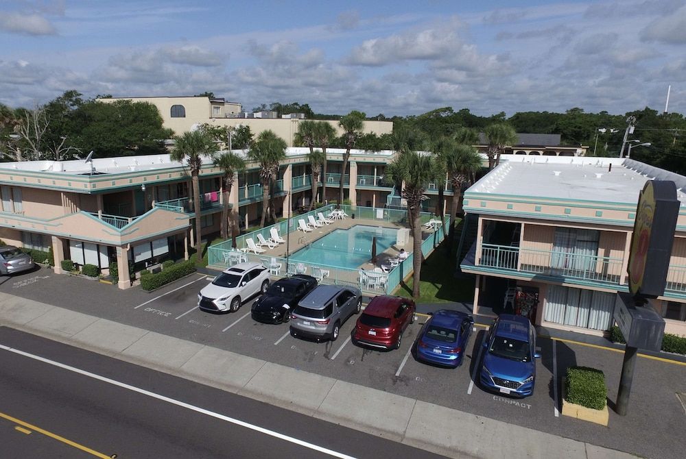 Royal Palace Inn & Suites 1