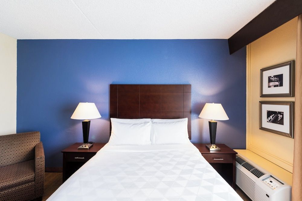Holiday Inn SOUTH PLAINFIELD-PISCATAWAY by IHG 2