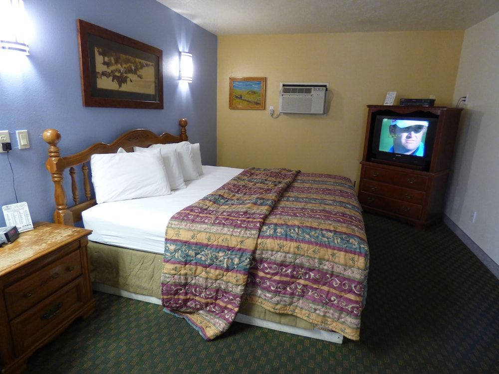 Coronada Inn & Suites 2