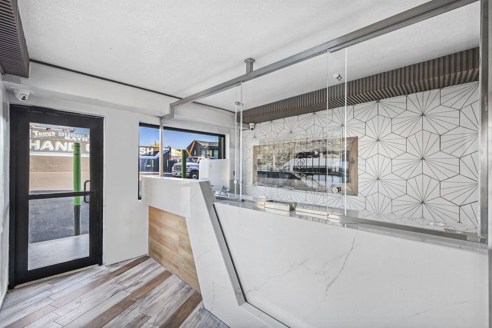 Hotel OPUS Bronx Near Bay Plaza Mall 2