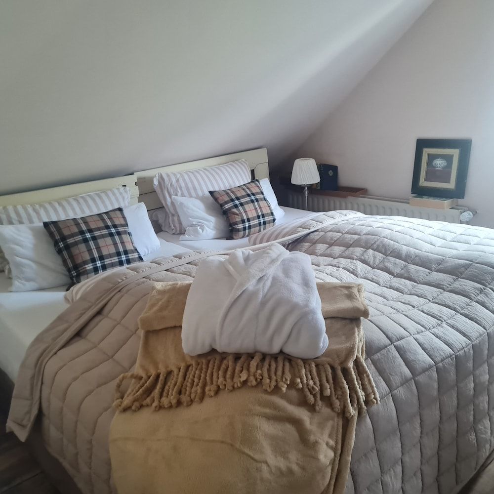 Rosindell-cottage 2