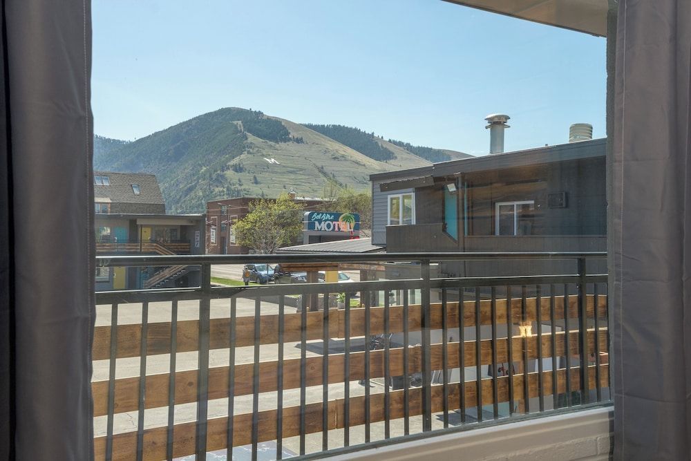 Bel Aire Motel 1