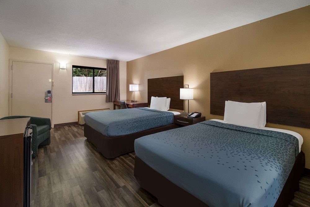 Econo Lodge Martin 2