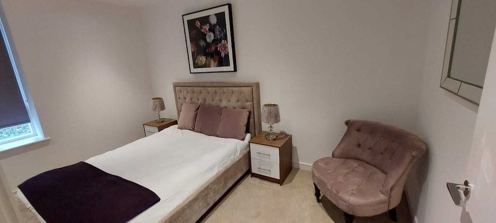 2 Bed Property Close to Heathrow Airport 2